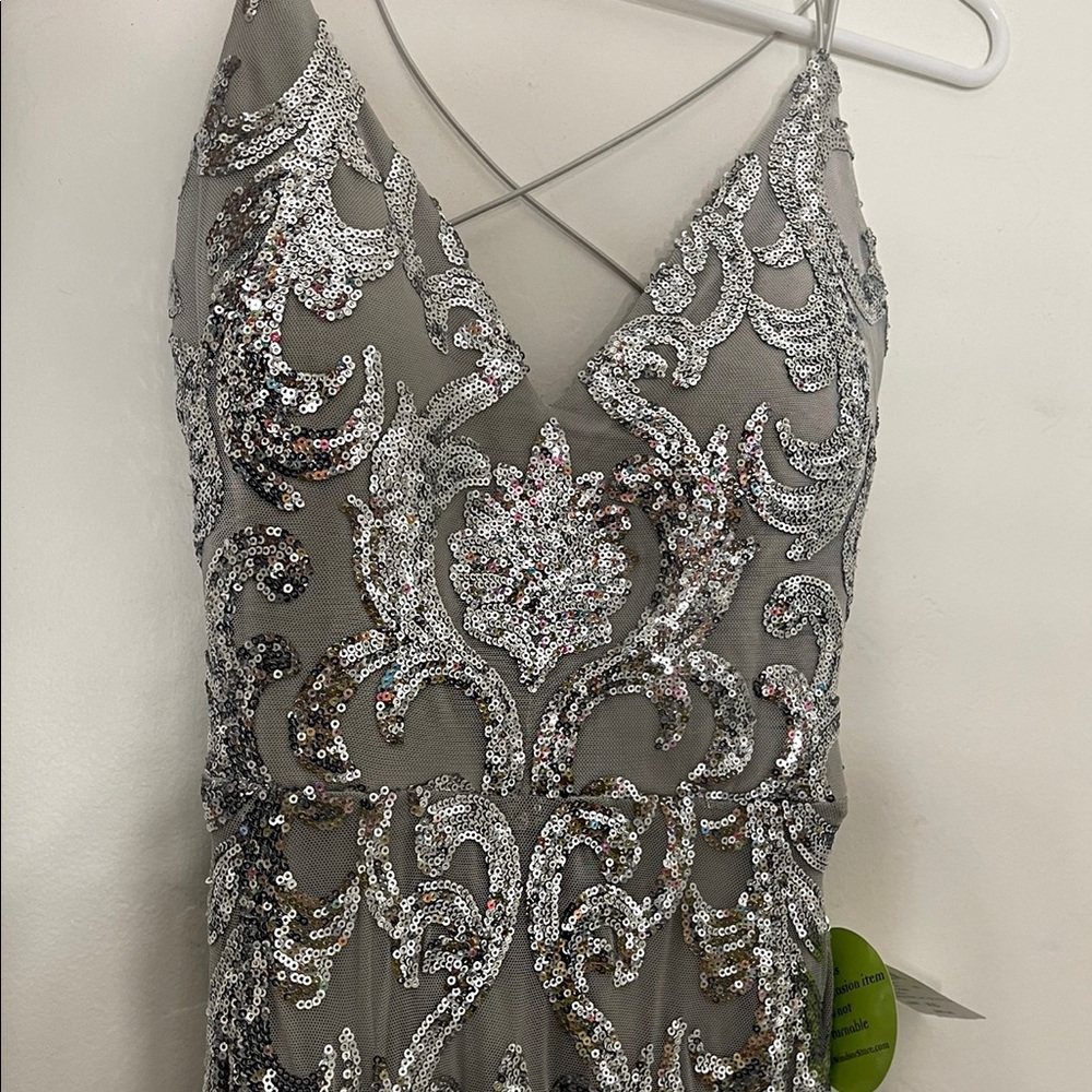 FORMAL DRESS - Picture 2 of 5